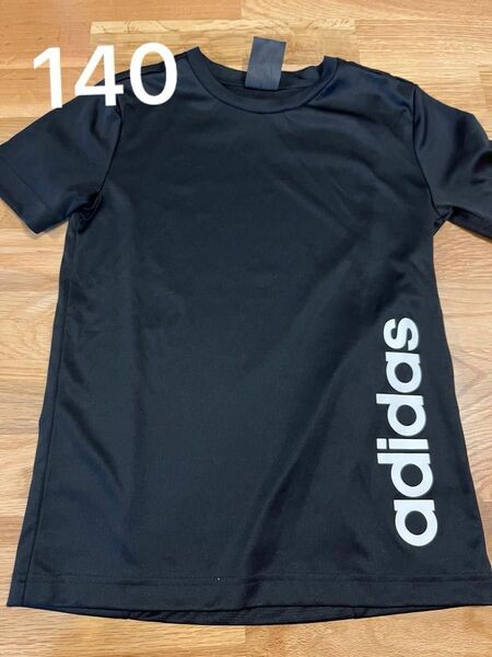 adidas 半袖Tシャツ　140cm 