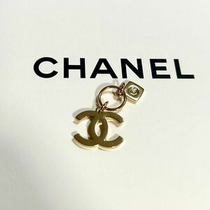 CHANEL　ホリデー限定 CCロゴ　チャーム ノベリティー