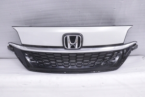 45-592★GB5 フリード Hybrid★フロントGrille Emblemincluded 71106-TDK-N00 ホワイトPearl/メッキ Genuine★Honda (YM)