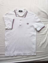 FRED PERRY 　フレッド ペリー 鹿の子素材　ライン入りポロシャツ　サイズ 96cm/38 　ホワイトベース　MADE IN ENGLAND_画像2