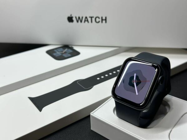 ☆即決 オススメ Apple Watch SE2 40mm ミッドナイトアルミニウム アップルウォッチ GPSモデル 第二世代 011