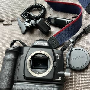Canon EOS 3 フィルムカメラ本体、BATTERY PACK BP-E1 、REMOTE SWITCH RS-80N3、OFF-CAMERA SHOE CORD 2 、セット 中古品の画像2