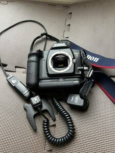 Canon EOS 3 film camera body,BATTERY PACK BP-E1,REMOTE SWITCH RS-80N3,OFF-CAMERA SHOE CORD 2, set secondhand goods 