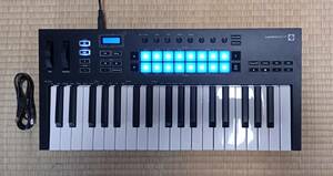 novation Launchkey 37 MKIII 37 keyboard USB MIDI keyboard 