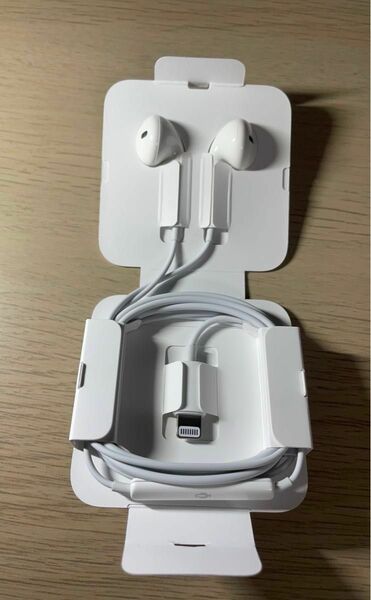 Apple iphone7付属純正品　イヤホン　EarPods ライトニング端子　新品、未使用、正規品 型番:MMTN2J/A