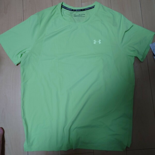 新品　UNDER ARMOUR　アイソチルTシャツ　M　イエローク タグ付き