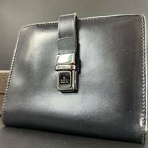 【美品】1円〜 GUCCI グッチ 折り財布 レザー 手帳型 ロゴ金具 コンパクト 黒 ブラック 二つ折り 2つ折り財布 ウォレット Wallet _画像1