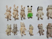 【まとめ売り】　シルバニアファミリー　人形　フィギュア　ウサギ　サル　ウシ　アヒル　ネズミ　ネコ　赤ちゃん　_画像2