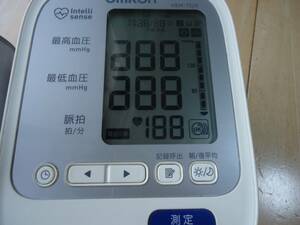 オムロン　自動血圧計　HEM-7220　ジャンク