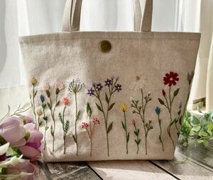 handmade野花の手刺繍 トートバッグ(内布マスタード系)ハンドメイド コットンリネン　プレゼントに！花柄刺しゅう　手提げ 綿麻