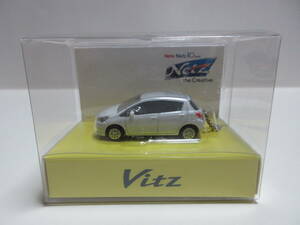 トヨタ 3代目ヴィッツ Vitz 中期　非売品 LED ミニカー キーホルダー　ホワイトパールクリスタルシャイン