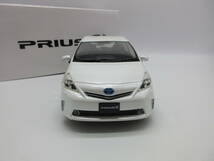 1/24 トヨタ プリウスα　PRIUS α プリウスアルファ 前期 非売品 カラーサンプル ミニカー　ホワイトパールクリスタルシャイン_画像2