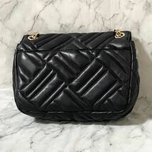 1円【美品／送料最安値】マイケルコース MICHAEL KORS・ゴールドチェーンショルダーバッグ 肩掛け斜め掛け キルティングレザー ブラック系_画像2