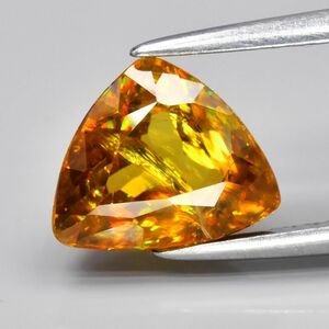 No.489 トリリオンカット スフェーン 約2.02ct 約8.5mm×7.2mm マダガスカル産