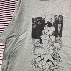 AGDQ 1スタ 緑 アート Tシャツ 春画 江戸時代 昔 絵画 ピンナップガール 90s 00s ビンテージ アメリカ 古着 ベール 卸 仕入れ