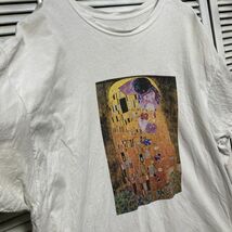 AGIQ 1スタ 白 アート Tシャツ グスタフクリムト the KISS 接吻 - 90s 00s ビンテージ アメリカ 古着 ベール 卸 仕入れ_画像3