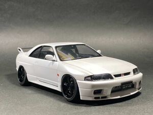 Art hand Auction TAMIYA 1/24 NISSAN SKYLINE GT-R V-SPEC R33 珍珠白涂装完成品 Tamiya Nissan Skyline V-Spec, 塑料模型, 车, 完成的产品