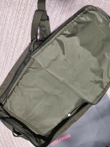 新品 定価22000 BRIEFING リュック AT-SLIM PACK オリーブ グリーン ブリーフィング バックパック 15L_画像4