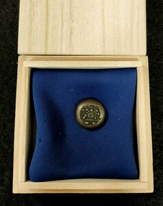  legume board silver both sides guarantee character large black . boxed old coin 