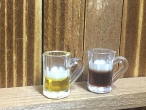 y240-1◆ドイツビール◆ドールハウス 用 ミニチュア ビール ジョッキ 黄黒 セット お酒 アルコール バー カフェ グラス Doll House Blythe