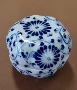 バッチャン焼きアクセサリーBOX　花型青菊柄