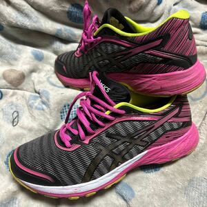 Косметические продукты! Только 3-4 раза кроссовые обувь Asics Lady Dynaflyte TJG522-9020 Черный/розовый сияние 25㎝ цена 14850 иен доставка 520 иен