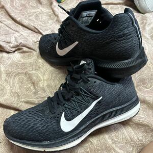 美品！2回のみ着用　ナイキ NIKE ウィズーム ウィンフロー 5 AA7414-001 4436ランニングシューズ　23.5㎝定価税込11000円　送料全国520円