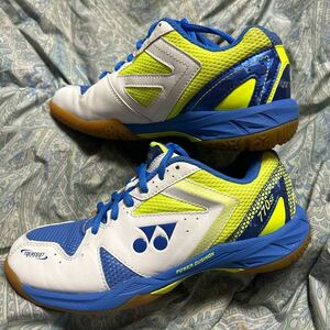 YONEX