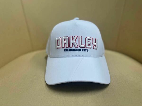 【値下げ】OAKLEY オークリー SLANT CAP FA 23.0 FOS901610 100ホワイト