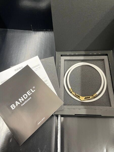 BANDEL(バンデル)ヘルスケア V1 ブイワン White×Gold Lサイズ54cm 専用箱入り 正規品