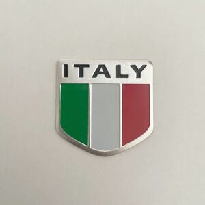 イタリア 国旗　アルミ ステッカー　エンブレムステッカー 1枚 アルファロメオ アバルト フィアット フェラーリ .