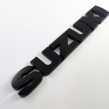 【送料込】SUZUKI(スズキ) 3Dエンブレム(両面テープ付) マットブラック 縦2.5cm×横15.2cm プラスチック製_画像2