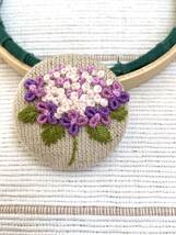 ハンドメイド　刺繍くるみボタンブローチ 紫陽花④_画像1