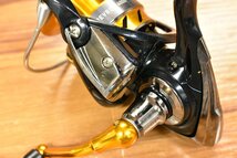 【1スタ☆人気モデル】ダイワ レブロス 4000 スピニングリール DAIWA REVROS シーバス ヒラメ ショアジギング 釣り 等に（CKN_O1）_画像2