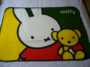 Miffy ミッフィー ブランケット あったかブランケット 大きい ふあふあ サイズ750-1000㎜ 75-100㎝ フリース生地