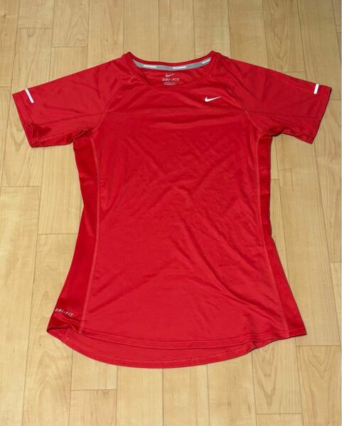 NIKE ランニングＴシャツ　レディースＳ 