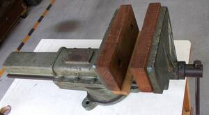  large for carpenter vise opening approximately 100×200×380.