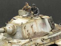 タミヤ 1/35 ドイツ陸軍 重戦車 キングタイガー ヘンシェル砲塔 アルデンヌ戦線冬季迷彩［完成品］_画像3