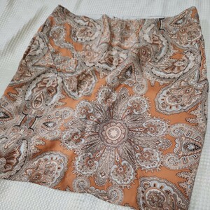 URBAN RESEARCH closet　スカーフの様な柄がオシャレで可愛いスカート　2　薄手　オレンジ系　訳あり