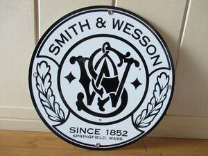 アメリカンビンテージ ホーロー看板 スミス&ウェッソン S&W ／ Vintage Smith & Wesson SINC 1852 SPRINGFIELD, MASS. Steel Sign