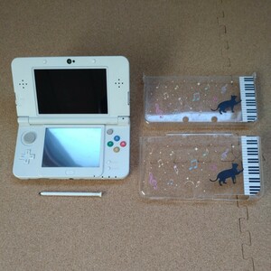 New NINTENDO 3DS本体 ホワイト系 カバー付 動作品/初期化済 USED品　ニンテンドー3DS 任天堂　ゲー厶機