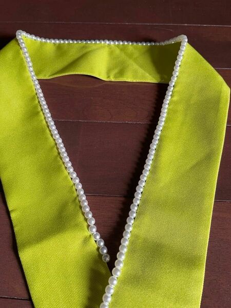 飾り襟　重ね襟　黄緑に白パール　華やか　かわいい伊達襟　アクセントに　振袖　着物　結婚式などに