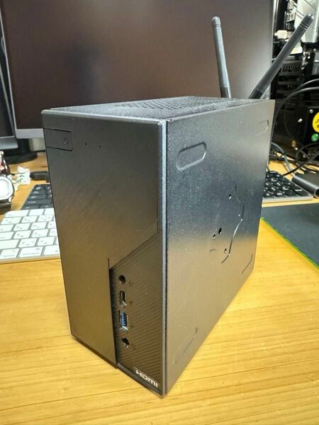 ASRock DeskMini X300 ベアボーン Wi-Fiモジュール、拡張USB端子付き