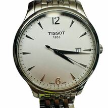 【極美品】TISSOT ティソ T063610 トラディション クォーツ デイト メンズ 腕時計 _画像2