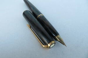* Montblanc fountain pen pen .14K