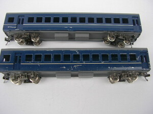 * HO gauge 2 car .na is f made of metal Manufacturers unknown 