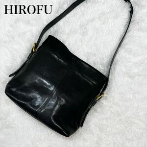 美品！HIROFU ヒロフ　ロゴ型押し　ショルダーバッグ　肩がけ　ななめがけ