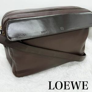 美品！LOEWE ロエベ　大容量　ショルダーバッグ　アナグラム　ロゴ型押し　A4 ななめがけ