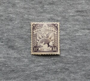 J44　日本　1936年　昭和11年　関東局始政30年記念　「地球と鳩」　1銭５厘　単片切手1枚