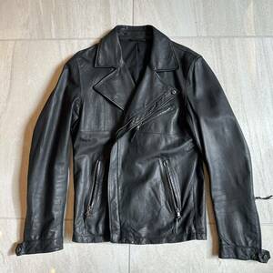  кожаный жакет черный байкерская куртка кожа 